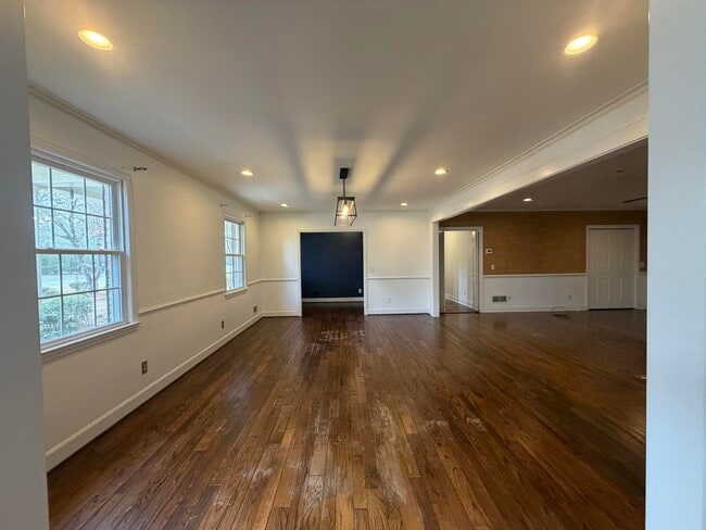 Building Photo - 115 Adams Ave