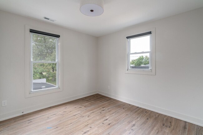 Building Photo - 468-470 E. 2nd Ave