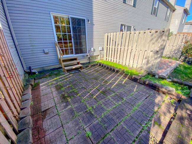 Building Photo - Beautiful Bethel Commons Condo For Rent In Dublin Schools