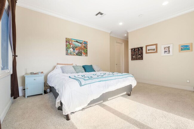 Master suite - 108 S El Molino Ave