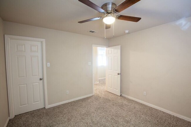 Building Photo - 2805 Gooseberry Dr