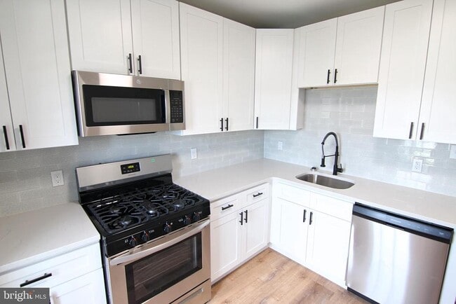 Building Photo - 37 Sixth St