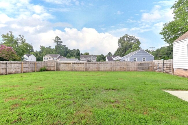 Building Photo - 606 Yorktown Rd