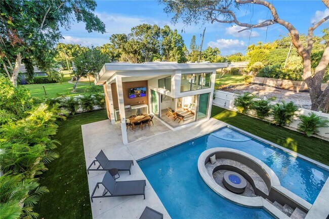 Building Photo - 2065 Goldenrod St