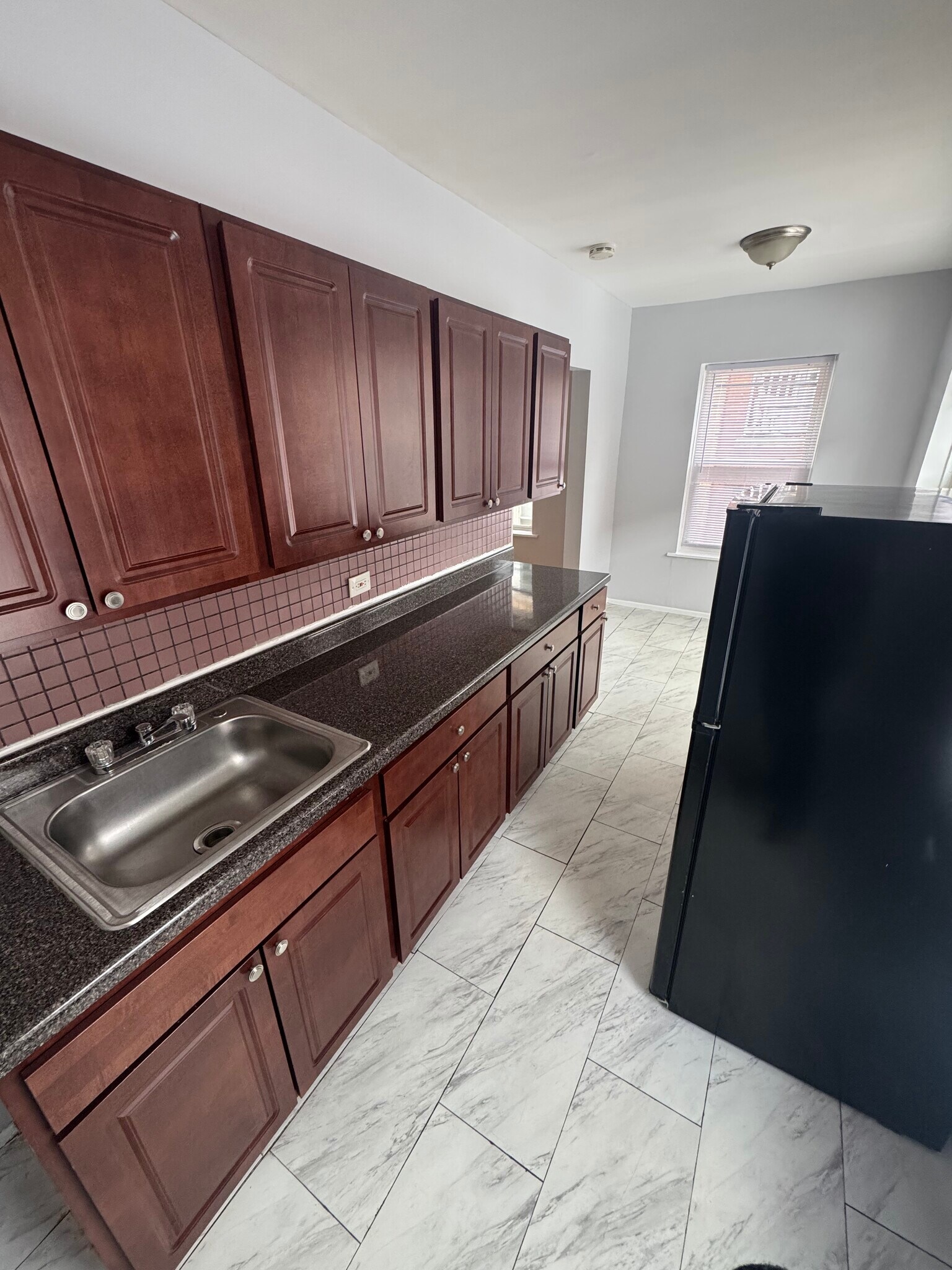 Building Photo - 4642 N Malden St