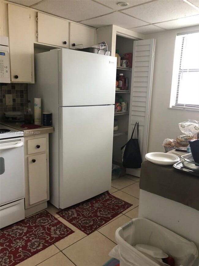 Building Photo - 852 NE 209th St