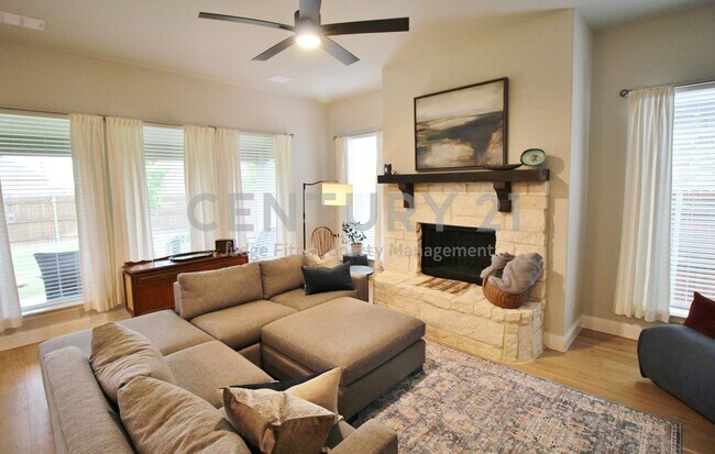 Building Photo - Stunning 3/3/2 Home with Modern Features in Waxahachie for Rent!