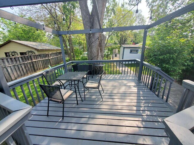 Building Photo - 4 bed 2 bath Comfortable and spacious single-family house, in NE Minneapolis