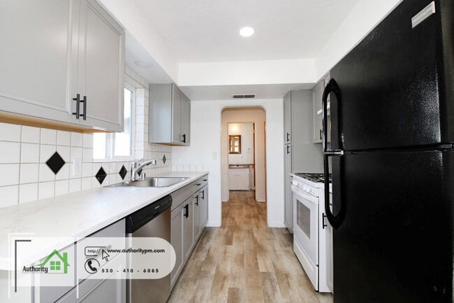 Building Photo - 2176 Oxford Rd