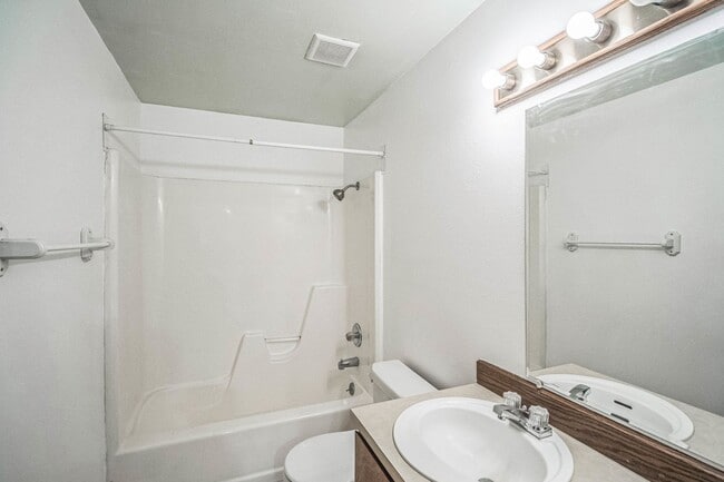 Building Photo - 21665 SW Imperial Ct