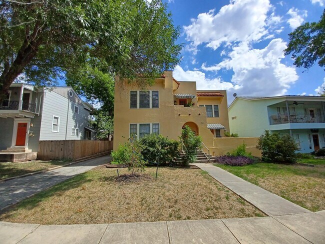Building Photo - 214 Funston Pl