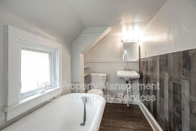 Building Photo - 3408 E 140th St
