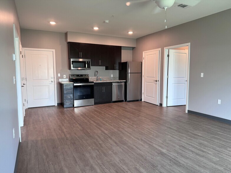 Primary Photo - Andrews Place Apartments