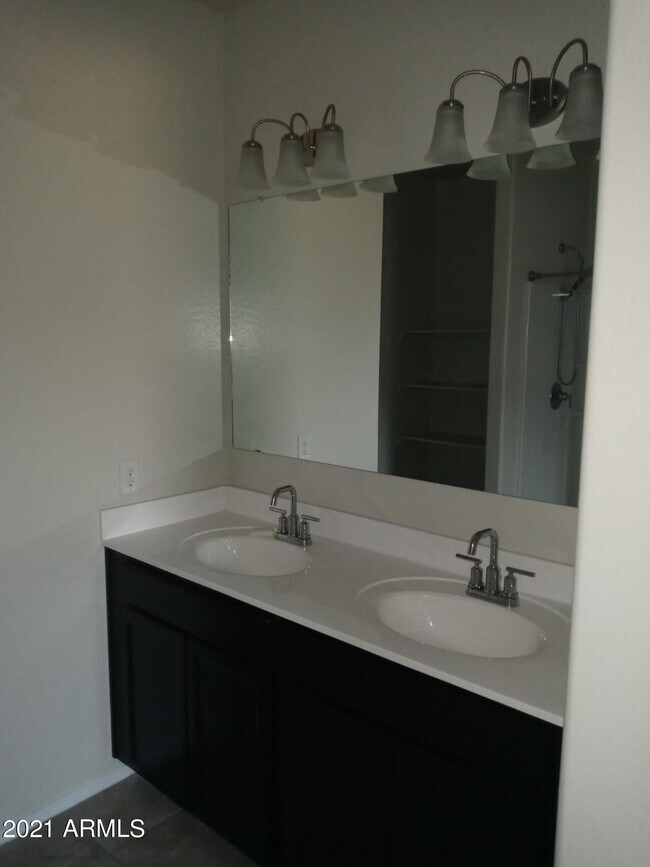 Building Photo - 31070 W Whitton Ave