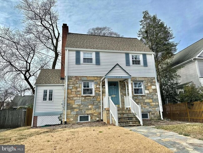 Building Photo - 1228 N Stuart St