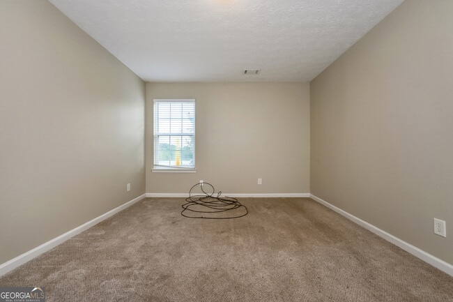 Building Photo - 815 Lakeside Cir