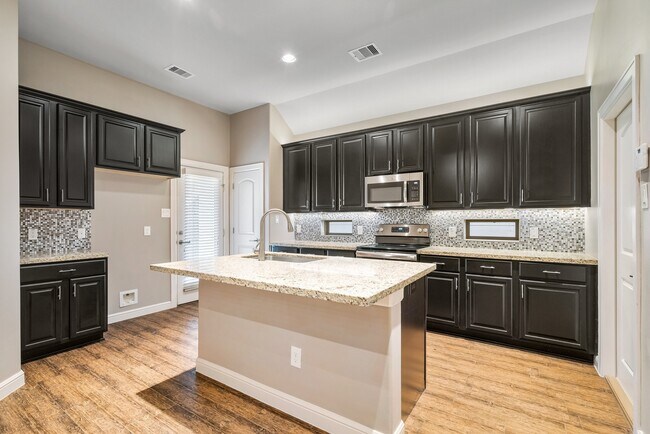Building Photo - 2934 Whitman Dr