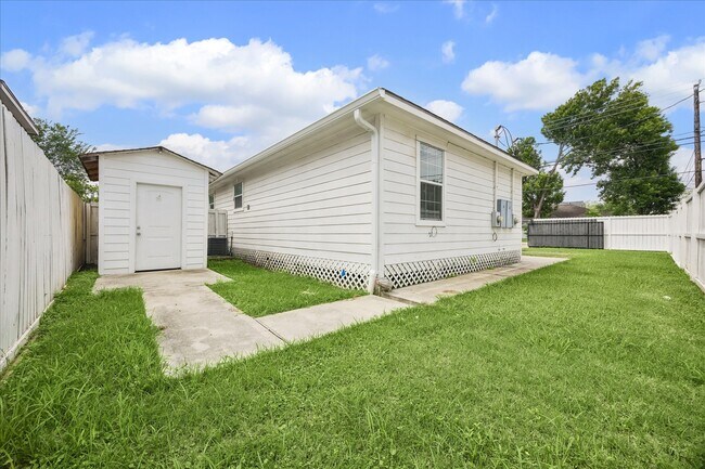 Building Photo - 2610 Cochran St