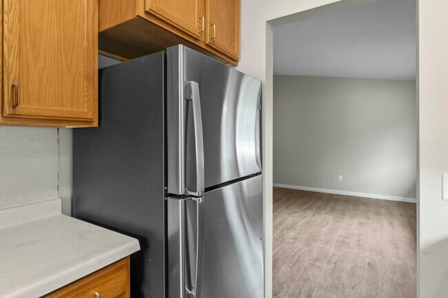 Building Photo - 14850 Dallara Ave