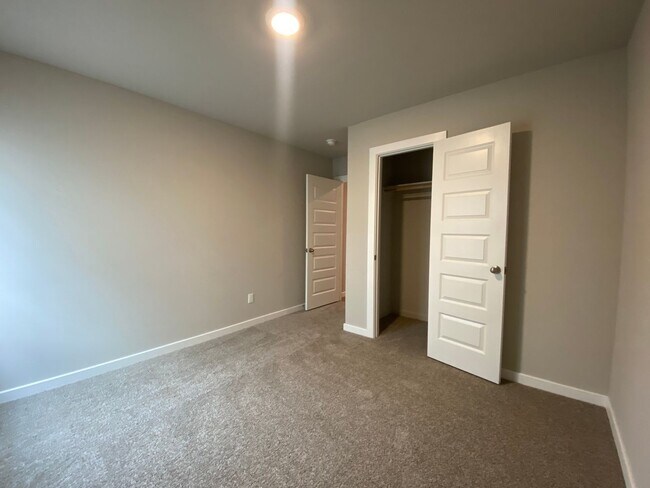 Building Photo - Welcome to your dream rental!!