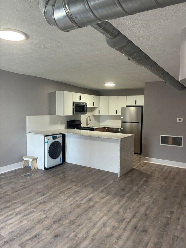 Building Photo - 352-354 Ermine Way