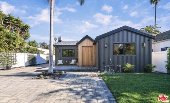 Building Photo - 622 N La Jolla Ave