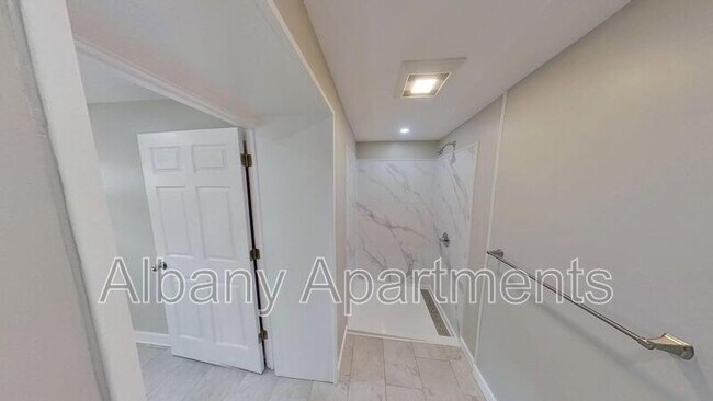 Building Photo - 4 Ten Eyck Ave