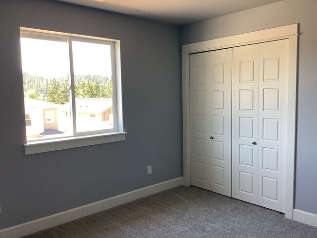 Building Photo - 2410 Fieldcress Rd