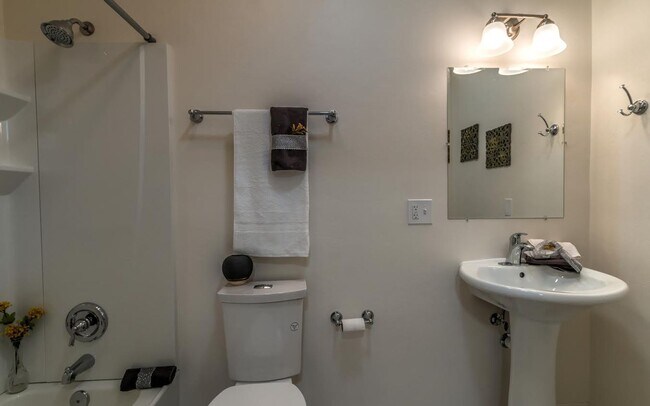 Building Photo - U of A  5 BEDROOM