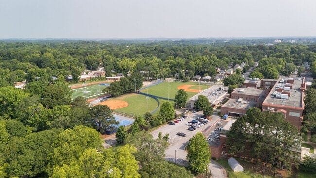 Building Photo - Spacious 4/3.5 w/ Master on Main and Fully...