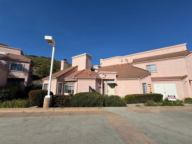 Building Photo - 2 Bedroom single level Rancho Villas