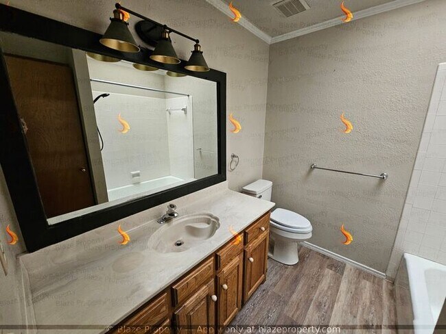 Building Photo - Now Leasing: Bright & Beautiful 3 Bed / 2 ...