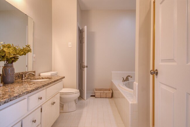 Building Photo - 1000 Eagle Pass Way