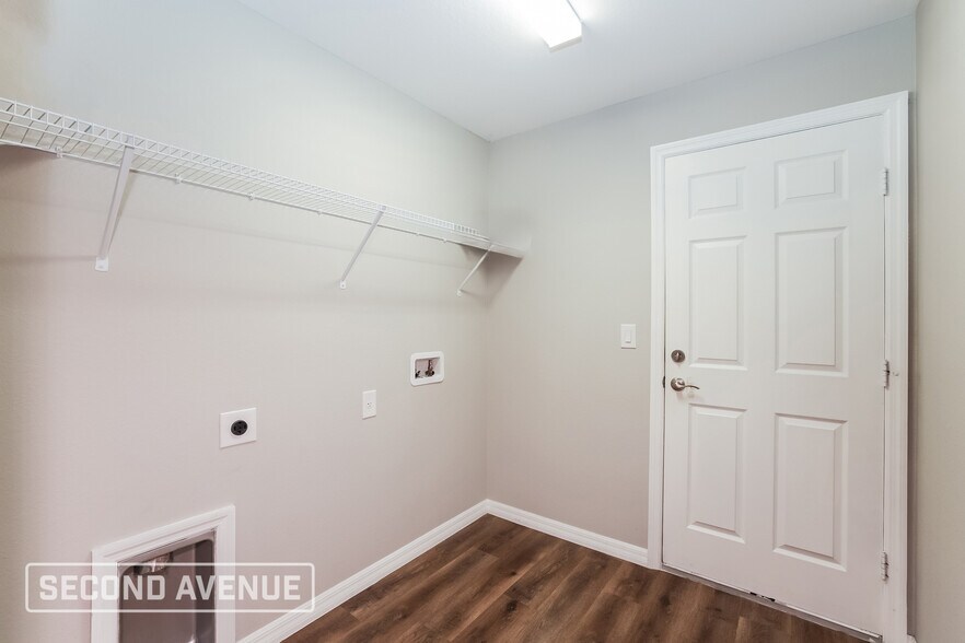 Building Photo - 14103 Hughes Ave