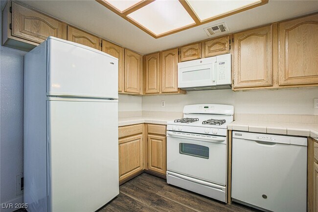 Building Photo - 2851 S Valley View Blvd