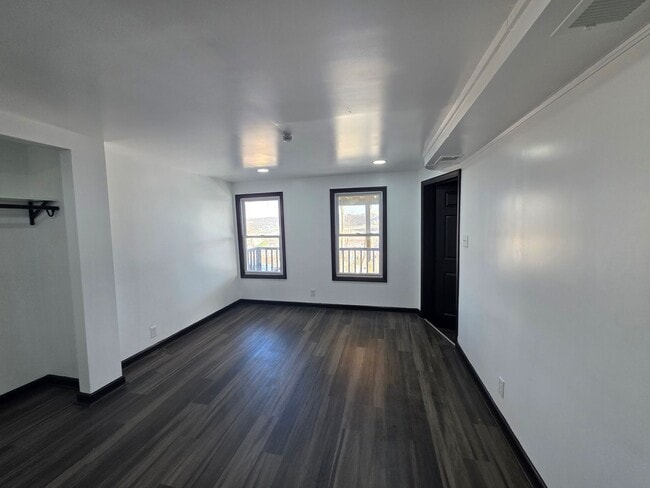 Building Photo - Fully Updated 2 bedroom 1 bathroom home for rent!