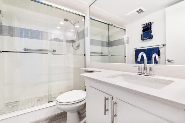 Building Photo - 3900 Oaks Clubhouse Dr