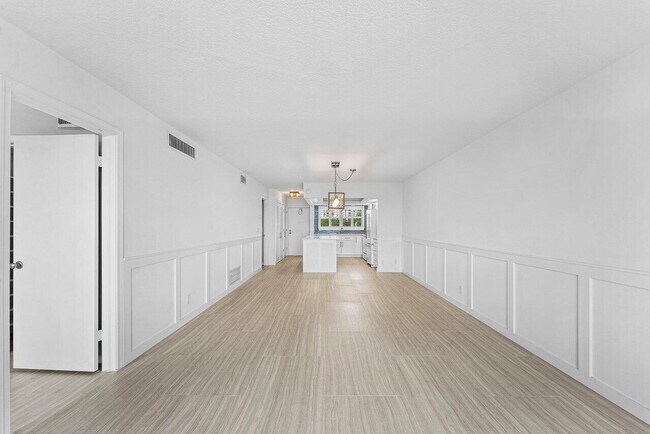 Building Photo - 2004 S Federal Hwy