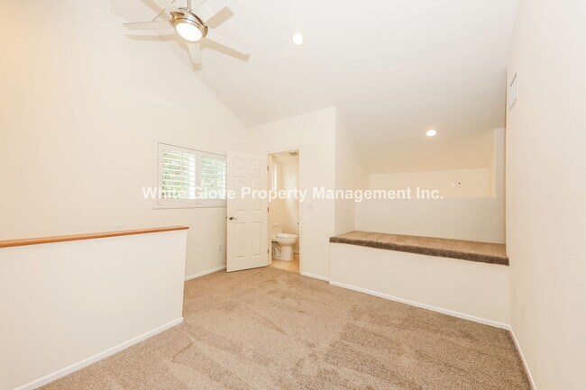 Building Photo - 3 Bedroom with Loft Irvine Home