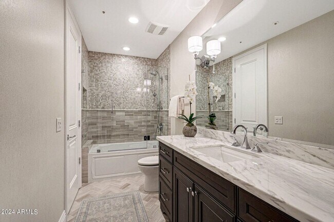 Building Photo - Beautiful custom home with backyard Oasis!