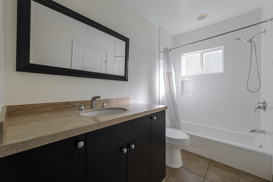 Building Photo - 809 N La Jolla Ave