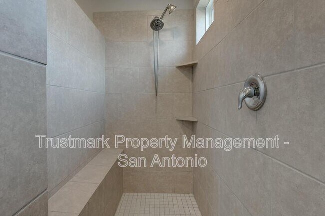 Building Photo - 242 Holland Pk
