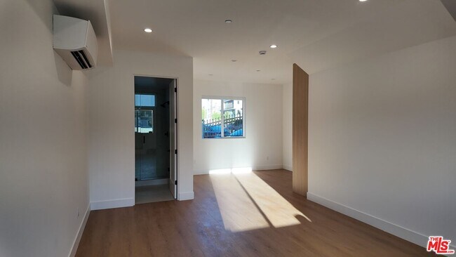 Building Photo - 5246 Auckland Ave