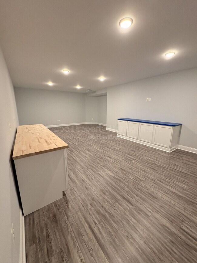 Building Photo - 10802 Cedar Creek Dr