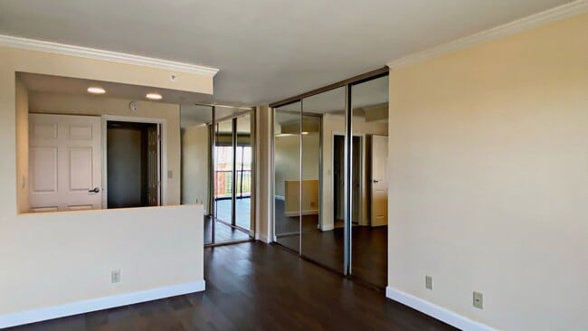 Building Photo - Gorgeous 14th Floor 2 Bd, 2 Bath Condo Available Now!