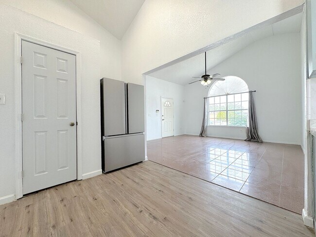 Building Photo - East El Paso 3 bed Refrig A/C