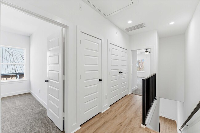 Building Photo - 2217 Lee St