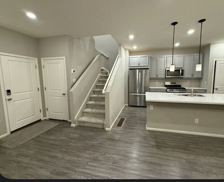 Building Photo - 21932 E Radcliff Cir