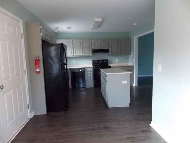 Building Photo - FALL 2026-2086 Gabbies Run