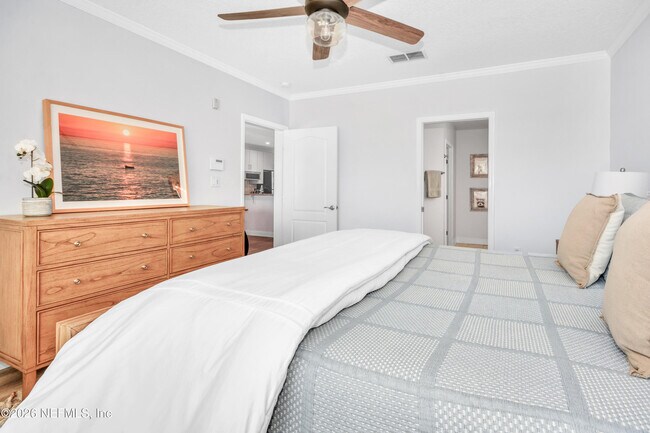 Building Photo - 922 1st St S